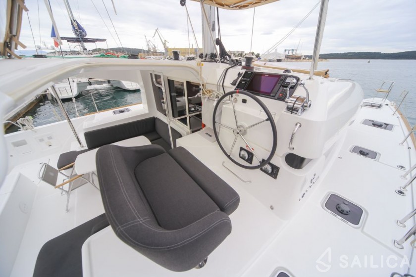 Lagoon 40 - 4 + 2 cab  - Yacht Charter Sailica