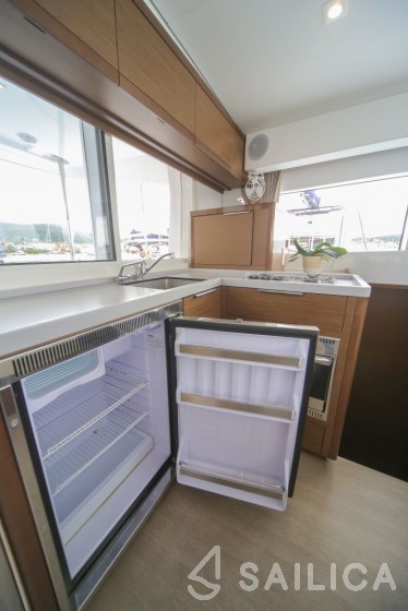 Lagoon 40 - 4 + 2 cab  - Yacht Charter Sailica