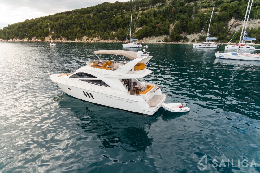 Sealine T 50 - Yacht Charter Sailica