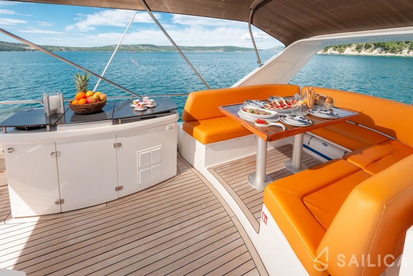 Sealine T 50 - Yacht Charter Sailica