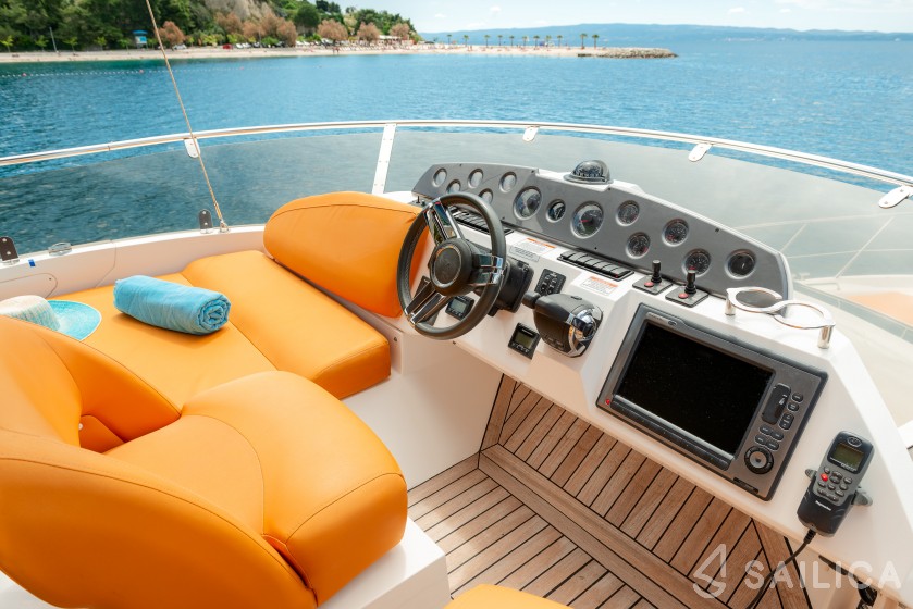 Sealine T 50 - Yacht Charter Sailica