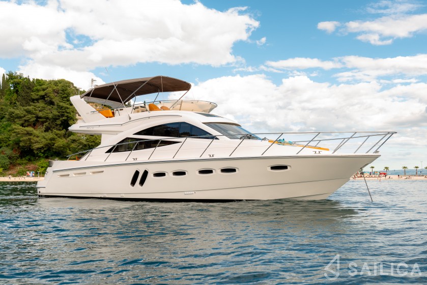 Sealine T 50 - Yacht Charter Sailica