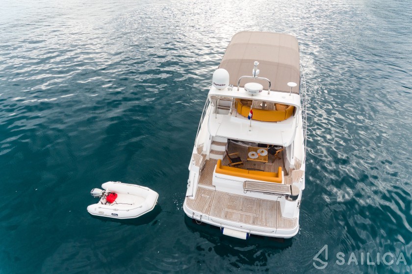 Sealine T 50 - Yacht Charter Sailica