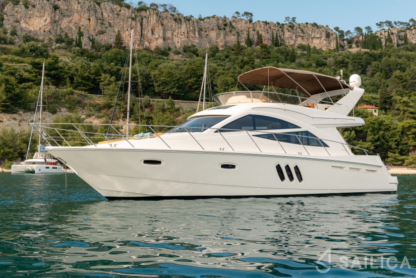 Sealine T 50 - Yacht Charter Sailica