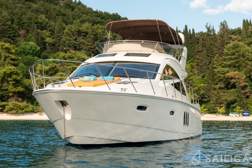 Sealine T 50 - Yacht Charter Sailica