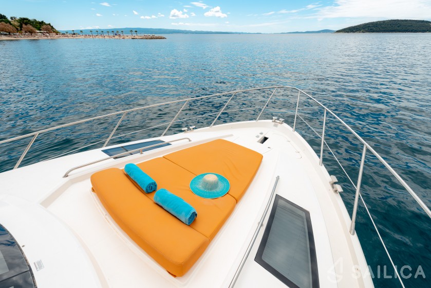 Sealine T 50 - Yacht Charter Sailica