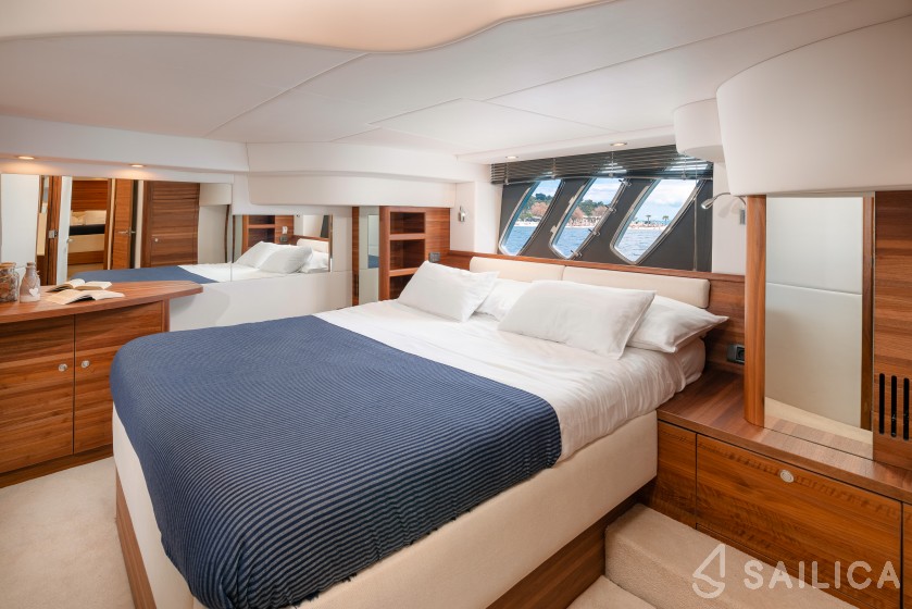 Sealine T 50 - Yacht Charter Sailica