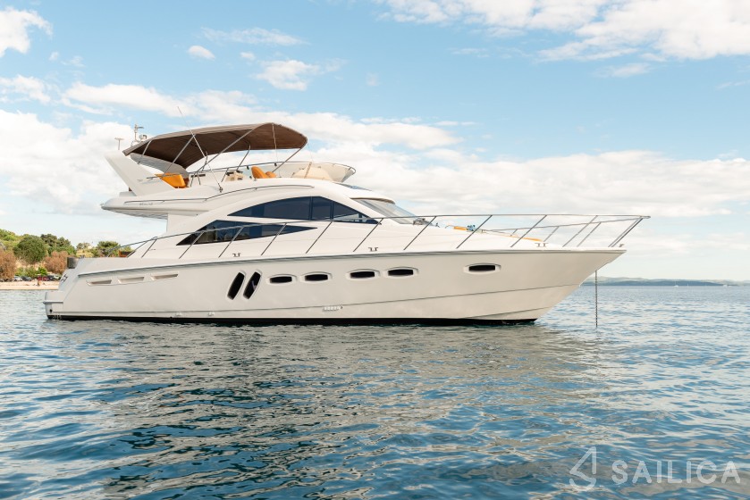 Sealine T 50 - Yacht Charter Sailica
