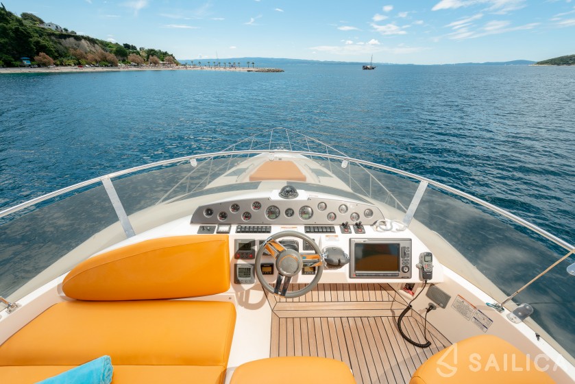 Sealine T 50 - Yacht Charter Sailica