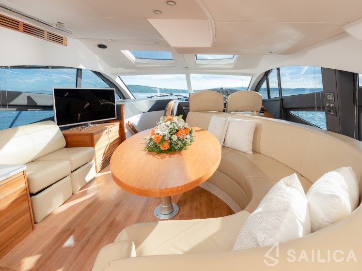 Sealine T 50 - Yacht Charter Sailica