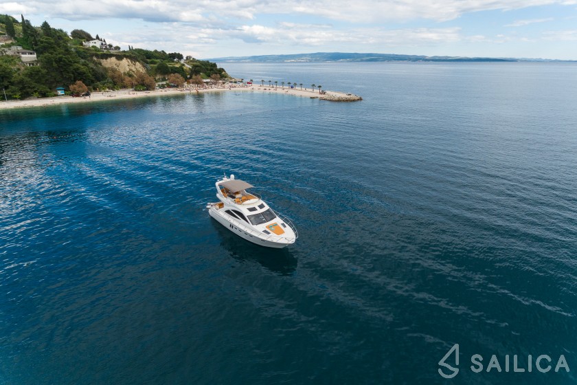 Sealine T 50 - Yacht Charter Sailica