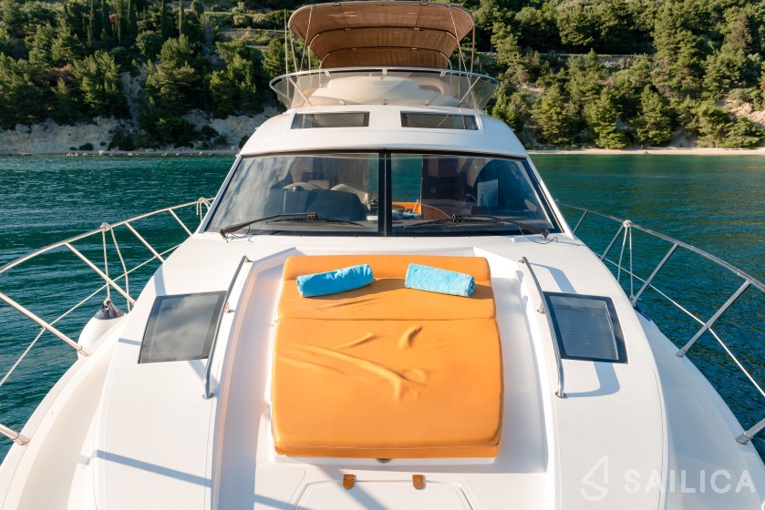 Sealine T 50 - Yacht Charter Sailica