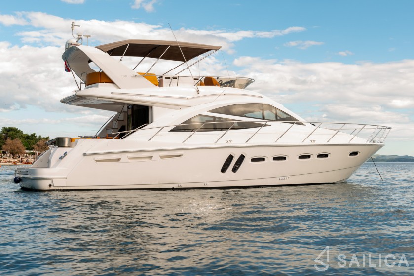 Sealine T 50 - Yacht Charter Sailica