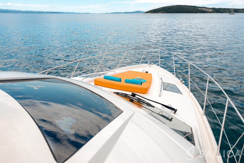 Sealine T 50 - Yacht Charter Sailica