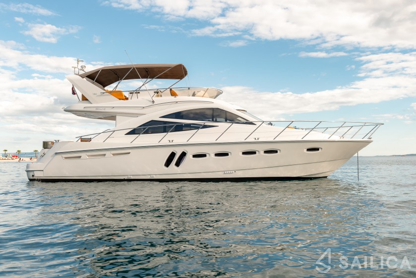 Sealine T 50 - Yacht Charter Sailica