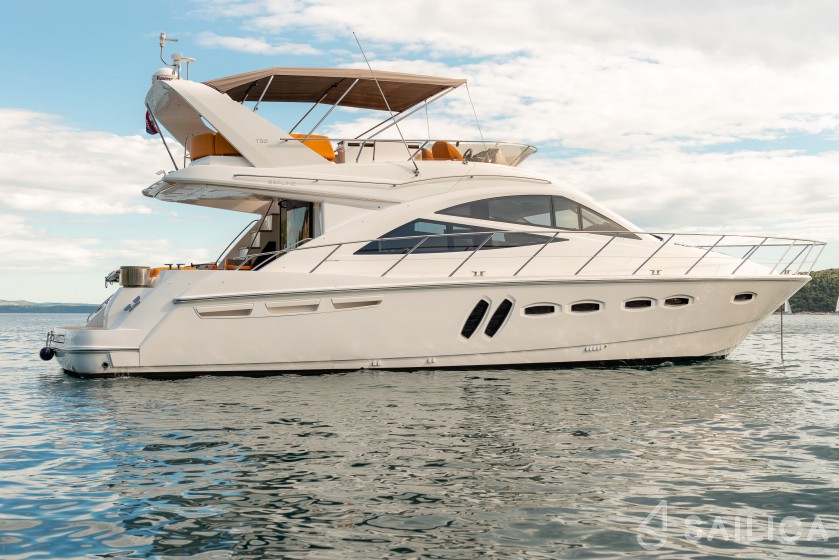 Sealine T 50 - Yacht Charter Sailica