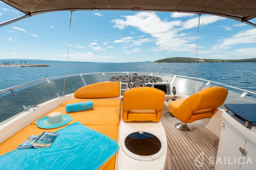 Sealine T 50 - Yacht Charter Sailica