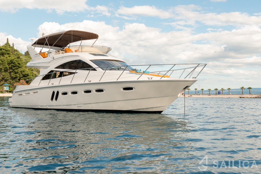 Sealine T 50 - Yacht Charter Sailica