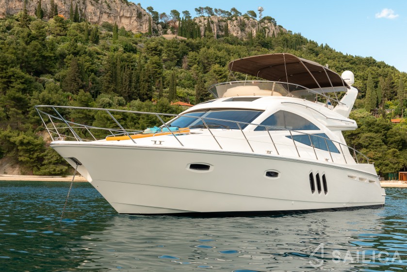 Sealine T 50 - Yacht Charter Sailica