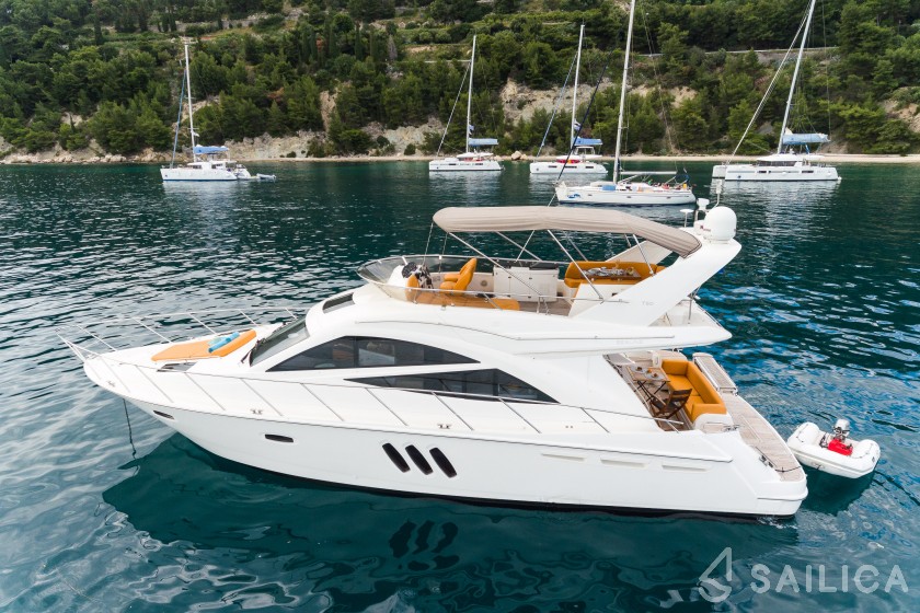 Sealine T 50 - Yacht Charter Sailica