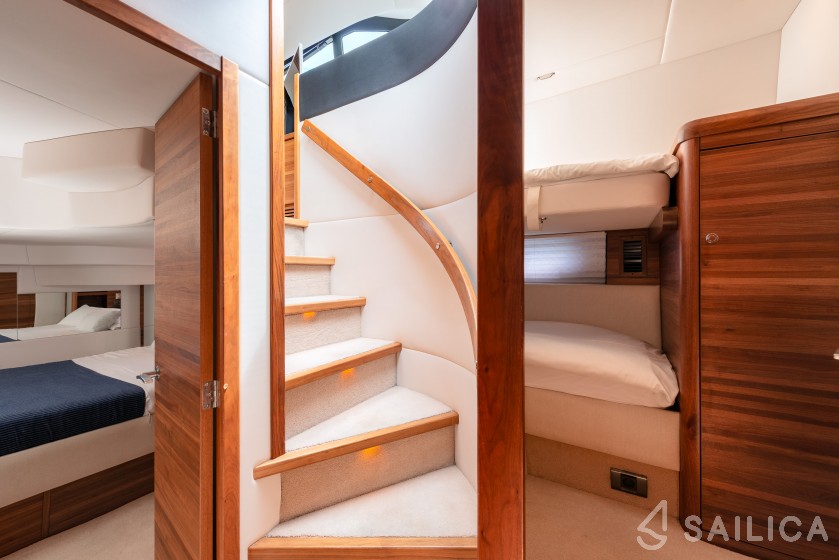 Sealine T 50 - Yacht Charter Sailica