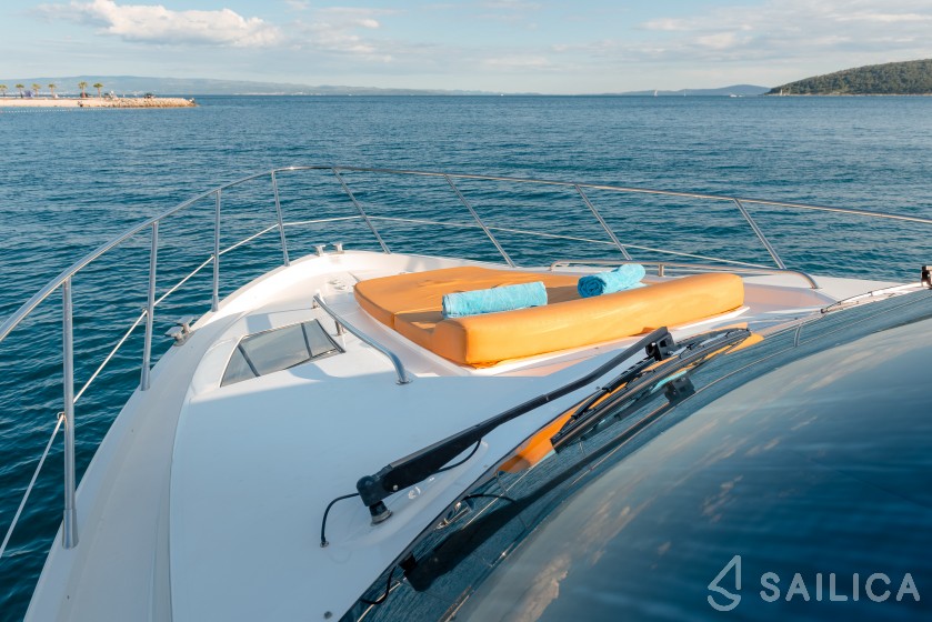 Sealine T 50 - Yacht Charter Sailica