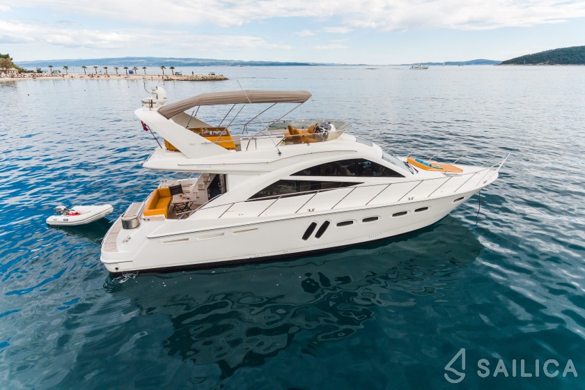 Sealine T 50 - Yacht Charter Sailica