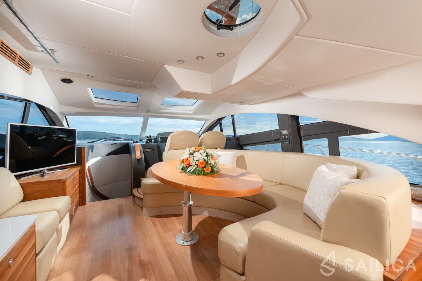 Sealine T 50 - Yacht Charter Sailica
