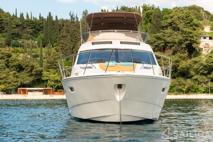 Sealine T 50 - Yacht Charter Sailica