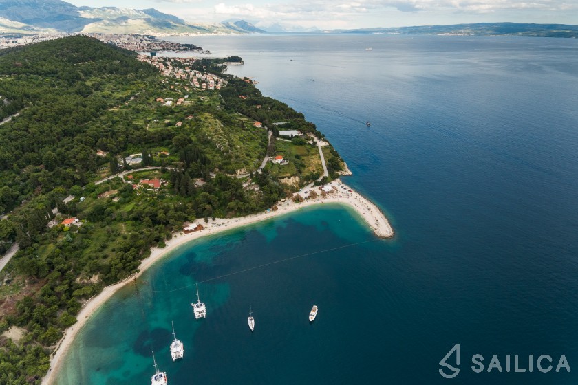 Sealine T 50 - Yacht Charter Sailica