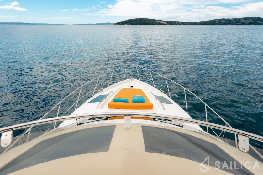 Sealine T 50 - Yacht Charter Sailica