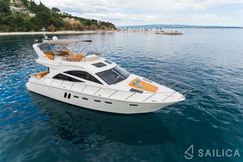Sealine T 50 - Yacht Charter Sailica