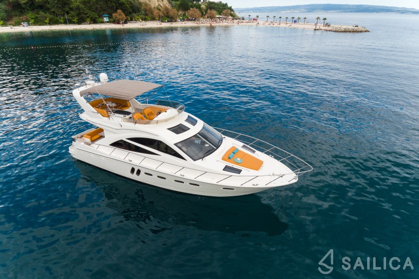 Sealine T 50 - Yacht Charter Sailica