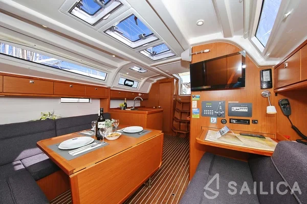 Bavaria 37 Cruiser - Yacht Charter Sailica