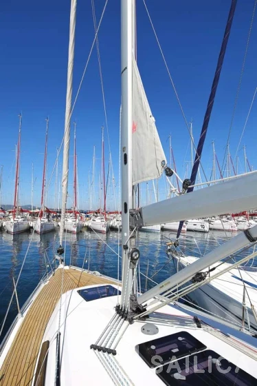 Bavaria 37 Cruiser - Yacht Charter Sailica