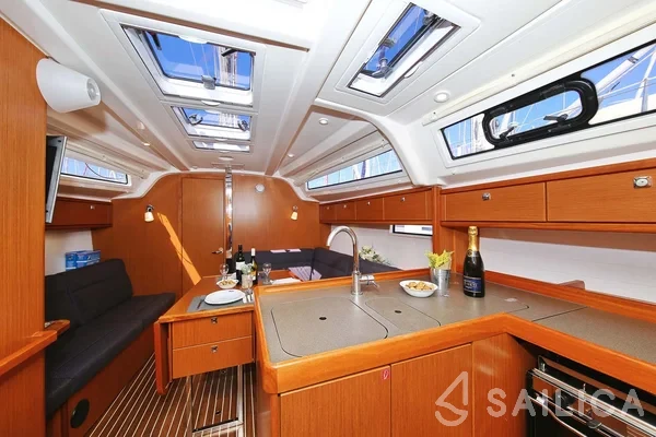 Bavaria 37 Cruiser - Yacht Charter Sailica