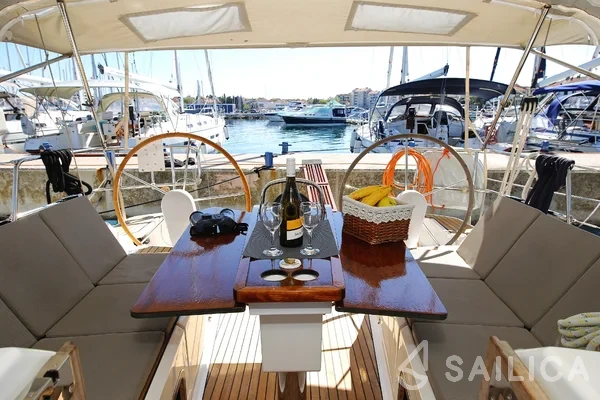 Bavaria 37 Cruiser - Yacht Charter Sailica
