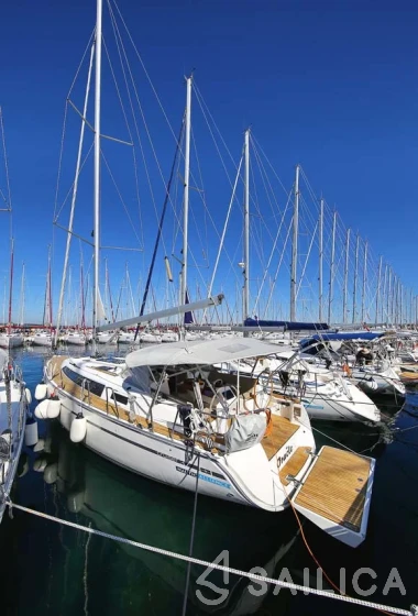 Bavaria 37 Cruiser - Yacht Charter Sailica