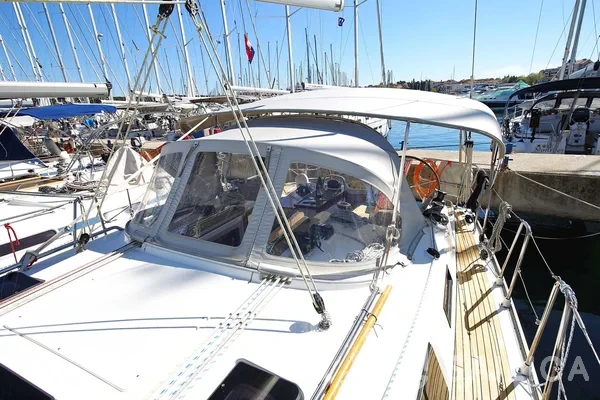 Bavaria 37 Cruiser - Yacht Charter Sailica
