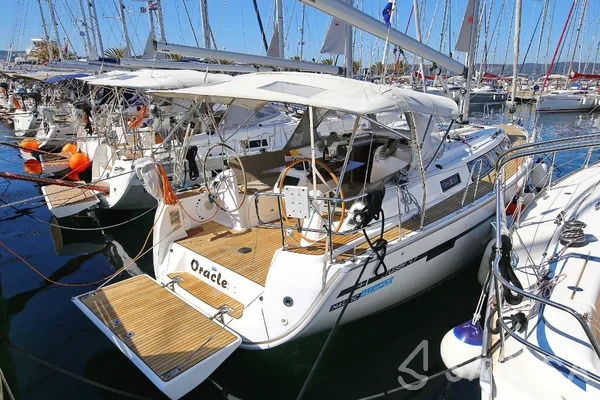 Bavaria 37 Cruiser - Yacht Charter Sailica