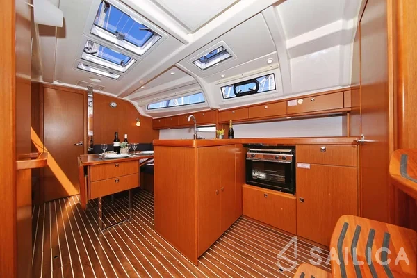 Bavaria 37 Cruiser - Yacht Charter Sailica