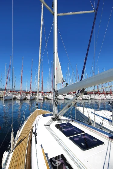 Bavaria 37 Cruiser - Yacht Charter Sailica