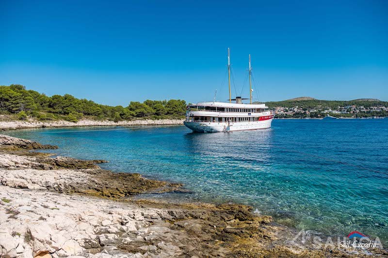 Motoryacht - Yacht Charter Sailica