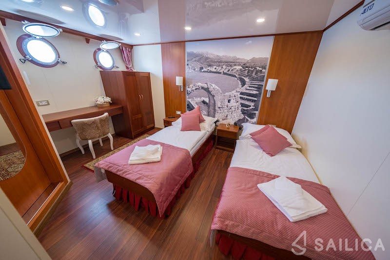 Motoryacht - Yacht Charter Sailica