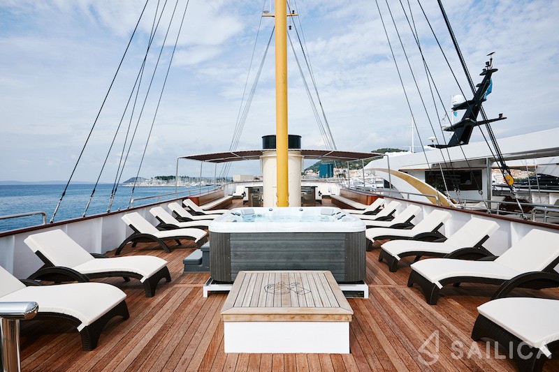 Motoryacht - Yacht Charter Sailica