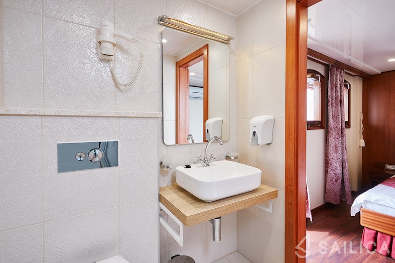 Motoryacht - Yacht Charter Sailica