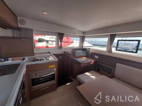 Lagoon 40 - Yacht Charter Sailica