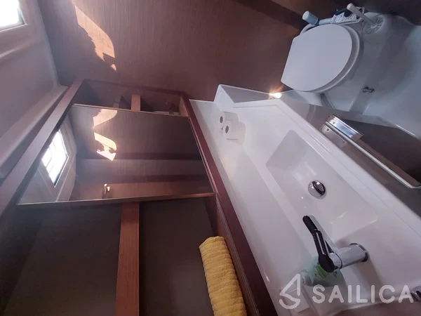 Lagoon 40 - Yacht Charter Sailica