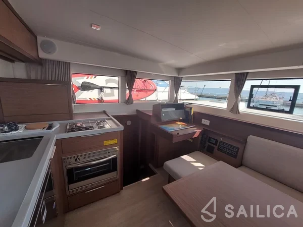 Lagoon 40 - Yacht Charter Sailica