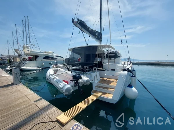 Lagoon 40 - Yacht Charter Sailica